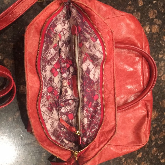 Beautiful Elliott Lucca red leather purse handbag - Picture 3 of 7